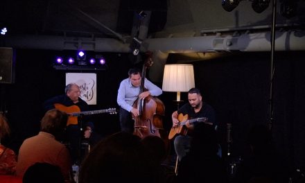 ‘Het is allemaal heel eclectisch van Sinti jazz naar mafketels en alles wat er tussenin beweegt’