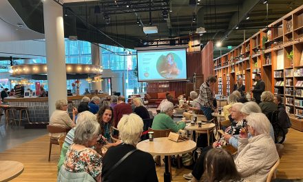 Voorleeslunch in Nieuwegein brengt mensen samen: “Ieder mens hééft een verhaal en ís een verhaal”