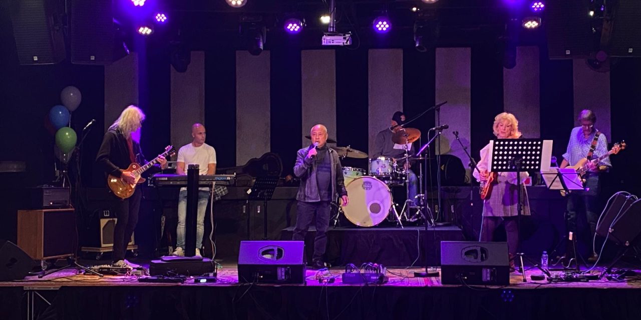 Nico (68) vertelt trots over het 10-jarig bestaan van cultuurcentrum de Partner