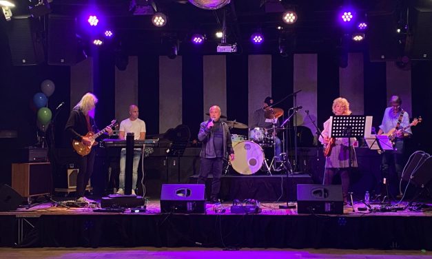 Nico (68) vertelt trots over het 10-jarig bestaan van cultuurcentrum de Partner