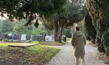 Binnenkort grafmonumenten verwijderd op begraafplaatsen Vijfheerenlanden