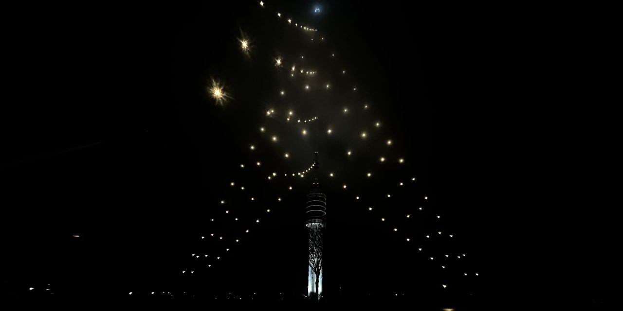 Grootste kerstboom van Nederland in IJsselstein brandt dit jaar een week langer