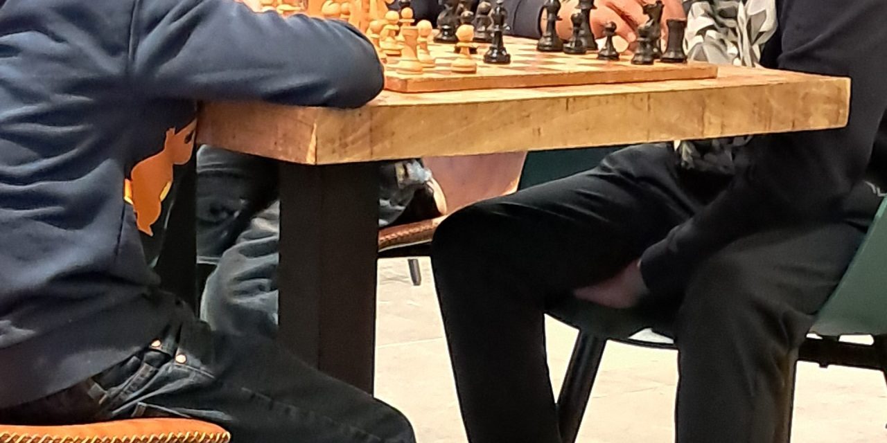 Schaakmiddag in buurthuis Batau stimuleert ontwikkeling van kinderen