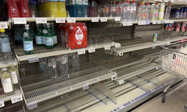 Van schouders ophalen tot flessen inslaan