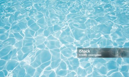 Synchroonzwemclub Aquerijn viert 25-jarig jubileum met jong en oud