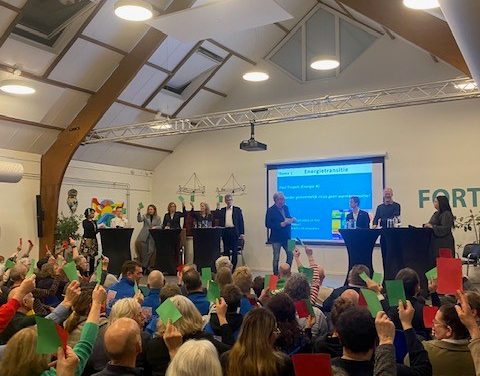 Vol Dorpshuis bij verkiezingsdebat in Vreeswijk: inwoners en politici met elkaar in gesprek