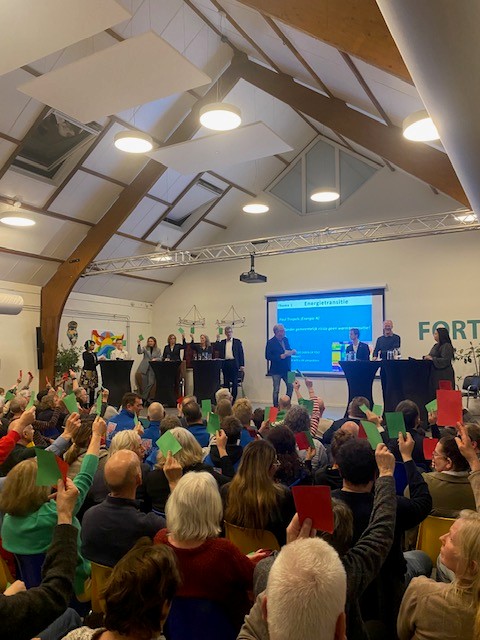 Vol Dorpshuis bij verkiezingsdebat in Vreeswijk: inwoners en politici met elkaar in gesprek