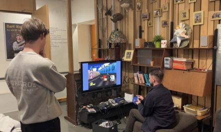 Tim Hartog brengt cabaretshow ‘Frictie’ naar DE KOM