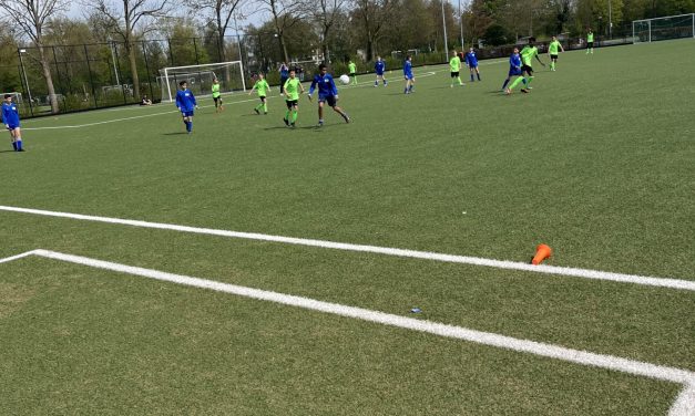 Basisschool De Zandbloem grote winnaar schoolvoetbaltoernooi