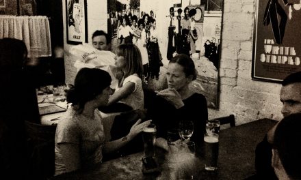 Regenboogcafé opent deuren als veilige plek