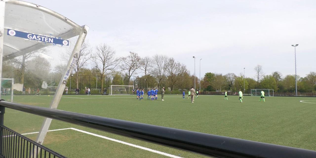 Basisschool De Zandbloem grote winnaar schoolvoetbaltoernooi