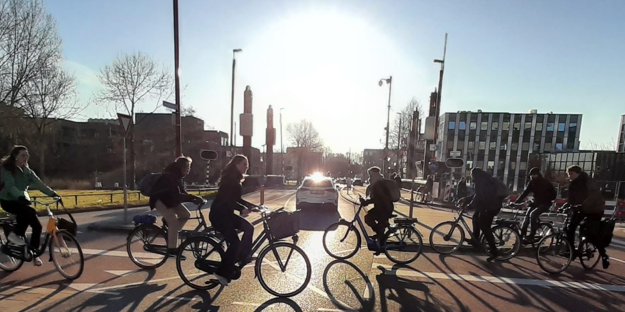 Met een duwtje in de rug weer op de fiets, Nieuwegein helpt ouderen veilig fietsen