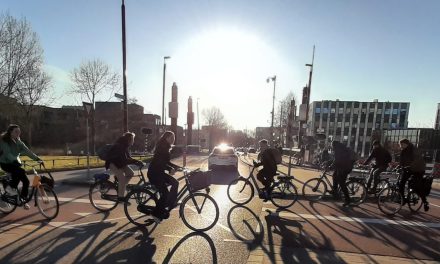Met een duwtje in de rug weer op de fiets, Nieuwegein helpt ouderen veilig fietsen