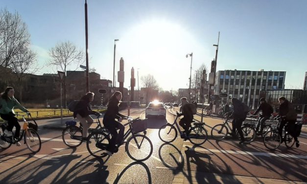 Met een duwtje in de rug weer op de fiets, Nieuwegein helpt ouderen veilig fietsen