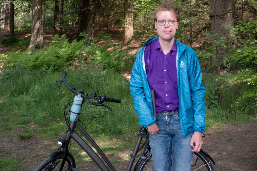 Edwin Smits verloor zijn broer en zus na hun vroeggeboorte “Het voelt voor mij nog steeds alsof ik niet compleet ben”