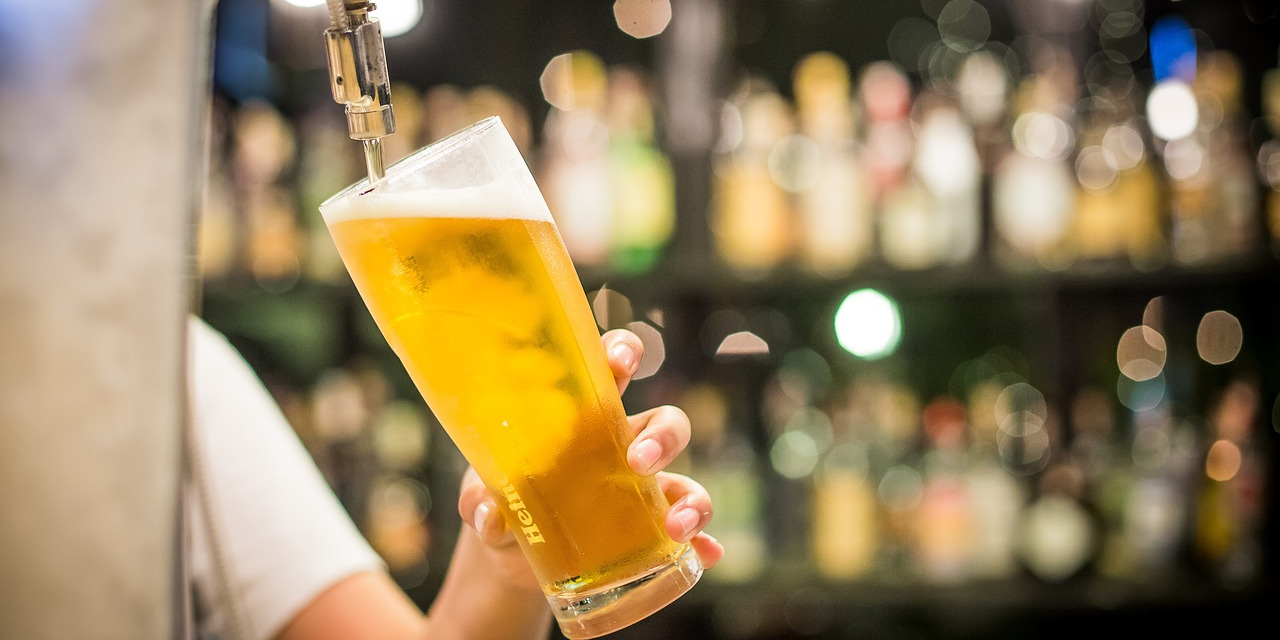 Factcheck: Goedkope Alcohol bij Studentenverenigingen: Een Risico voor Overmatig Drinken