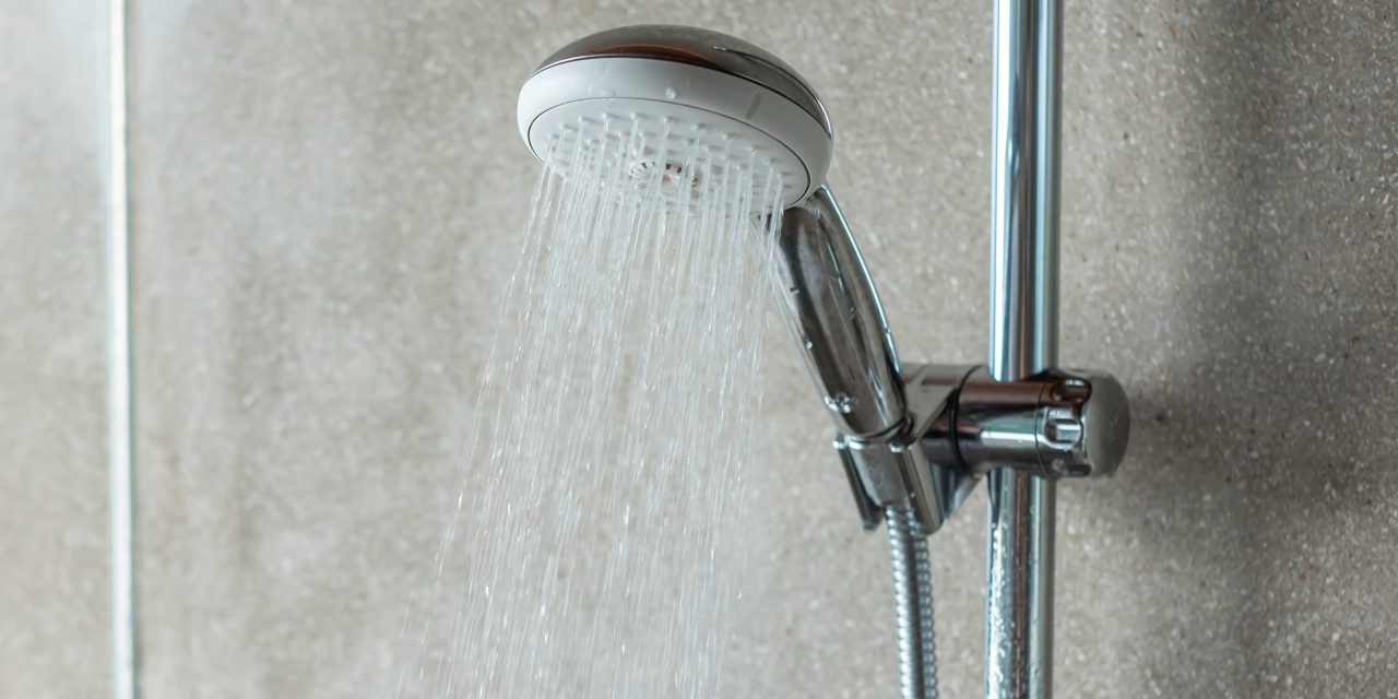 Factcheck: Korter douchen bespaart geld