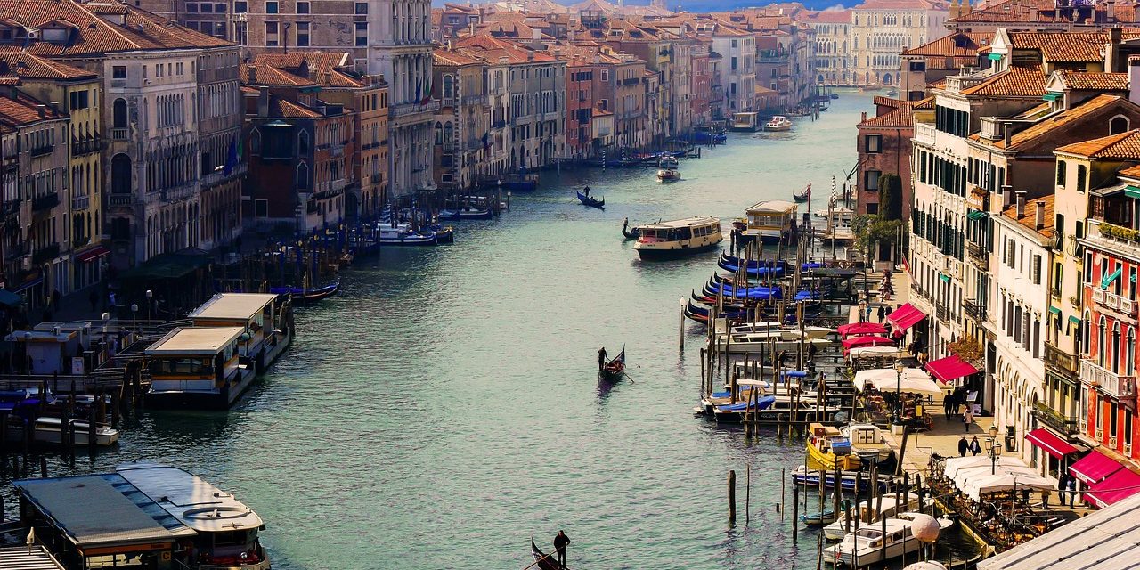 Venetië is aan het zinken, maar wat betekent dat voor de historische stad?