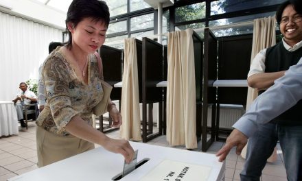 De Indonesische kiezers kunnen met de online verkiezingsstrijd gemakkelijk gelokt of gemanipuleerd worden