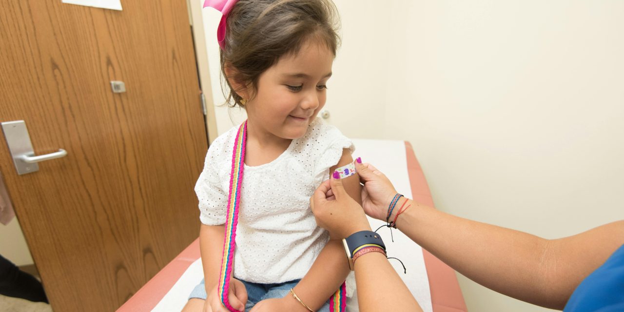 Factcheck: Het vertrouwen in vaccins onder jongvolwassenen is laag