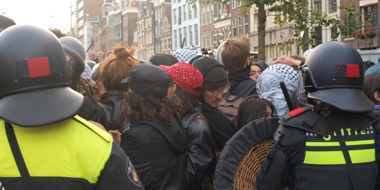 Chaos in Amsterdam door pro-Palestijnse en pro-Israëlische demonstraties