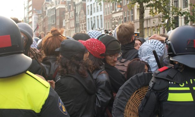 Chaos in Amsterdam door pro-Palestijnse en pro-Israëlische demonstraties