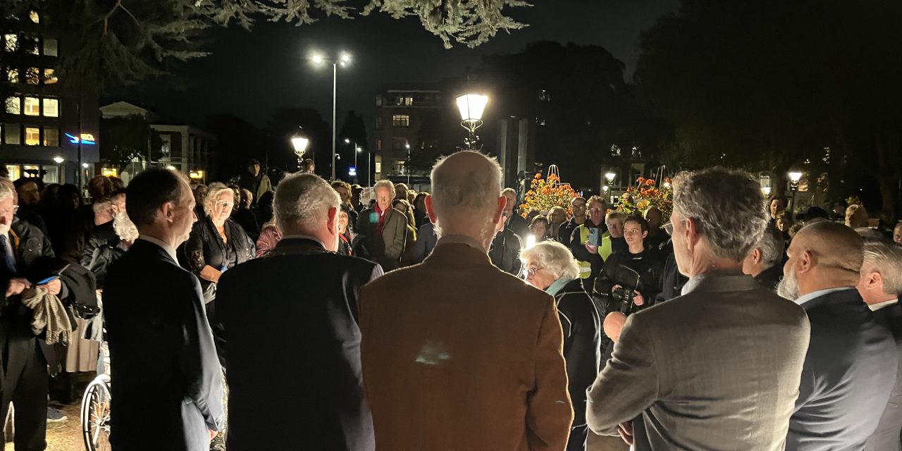 Interreligieuze herdenking ‘7 oktober’ bij Vredespaleis in Den Haag