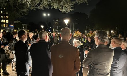 Interreligieuze herdenking ‘7 oktober’ bij Vredespaleis in Den Haag