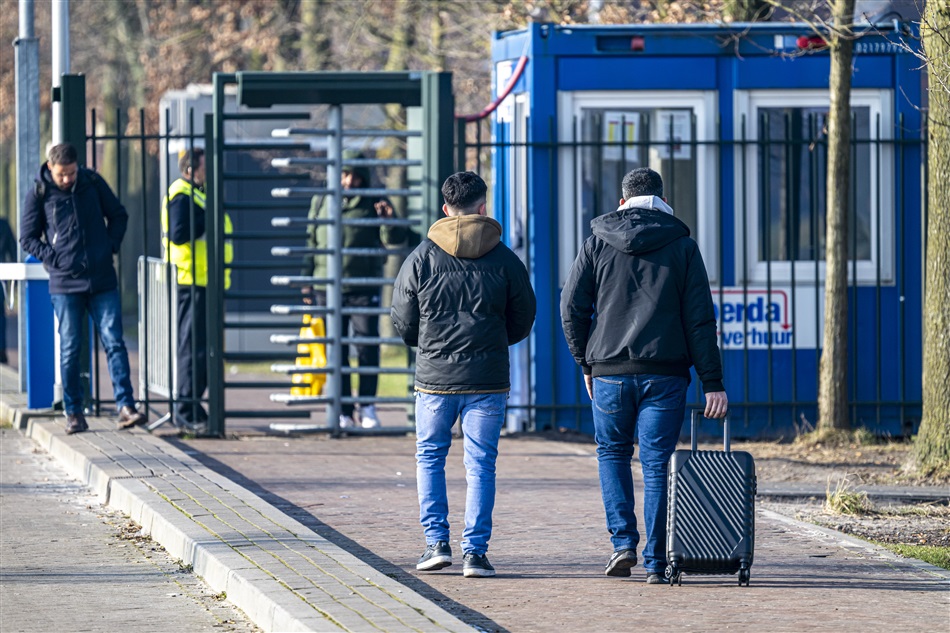 Politieke spanningen: Raad van State uit kritiek over asielwetten Faber