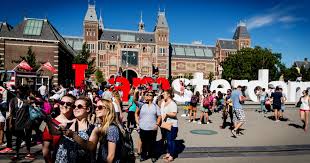 Rechtzaak tegen massatoerisme verdeelt Amsterdam in tweeén