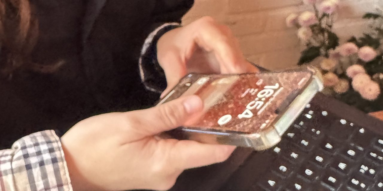 Hoe verslaafd zijn jongeren écht aan hun telefoon?