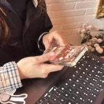 Hoe verslaafd zijn jongeren écht aan hun telefoon?