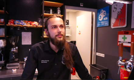 Een borrel helpt je talenknobbel – maar met mate