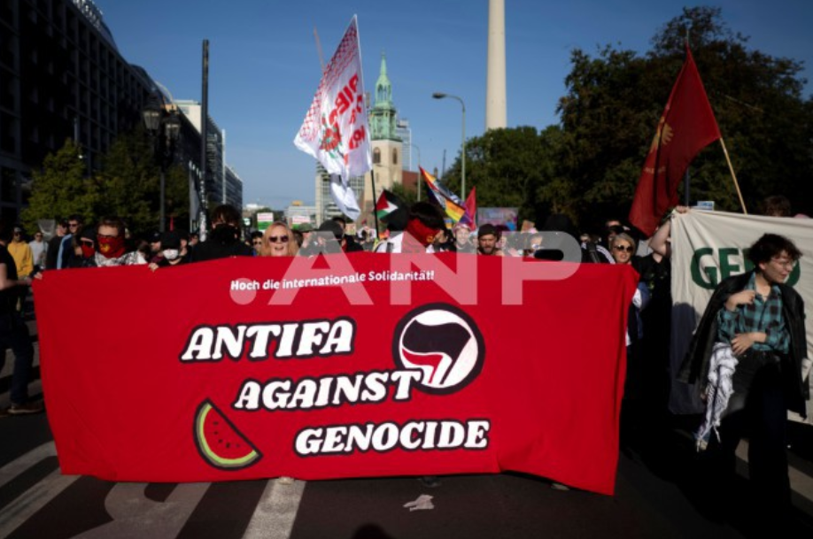 Factcheck: Veiligheidsorganisaties en studies ontkrachten aangenomen kamermotie over ‘terroristisch Antifa’