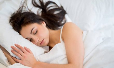 FACTCHECK: Dat slapen tussen tien en elf uur je hart beschermt, is misleidend : regelmaat is belangrijker