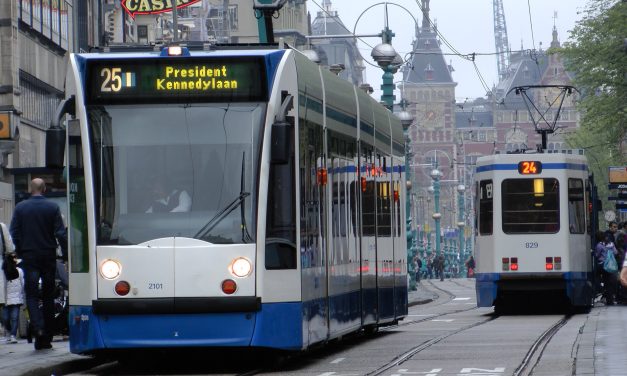 Factcheck: Donkere mensen worden veel vaker uit de tram gehaald dan witte mensen