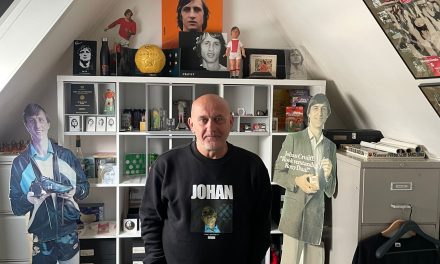 Vrouw van Cruijffcollector Henk Davidse over partner: ‘Dat hij daar zó veel mee bezig is maakt mij enthousiast’