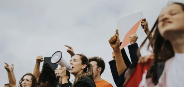 Veel jongeren ervaren dat meningen steeds verder uit elkaar liggen