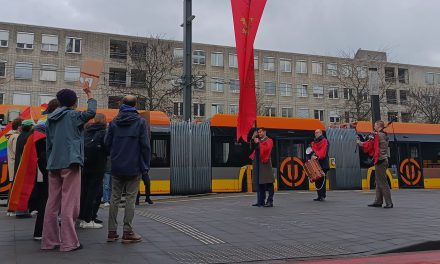 Tussen twee kampen: pro- en anti-abortusdemonstranten botsen bij protest
