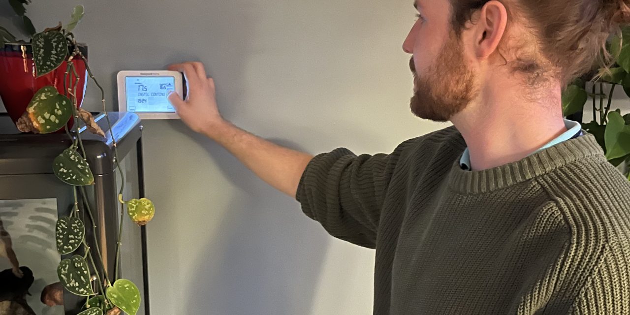 Koude week eist aandacht voor energiearmoede: ‘Truien, dekens en een kruik om het warm te houden’