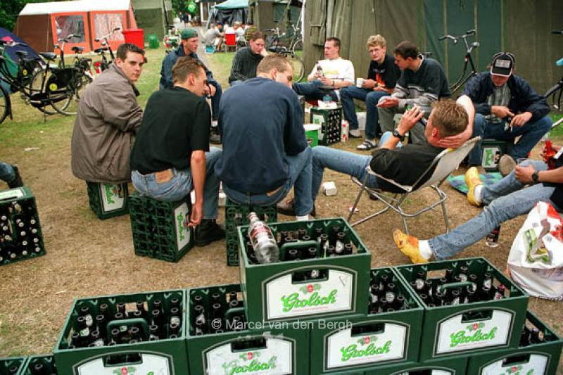 Overmatig alcohol drinken wordt te veel genormaliseerd op sociale media