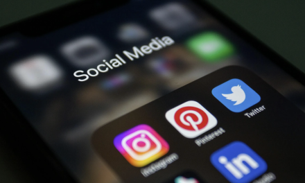 Even kijken wordt al snel blijven: hoe social media FOMO aanwakkert