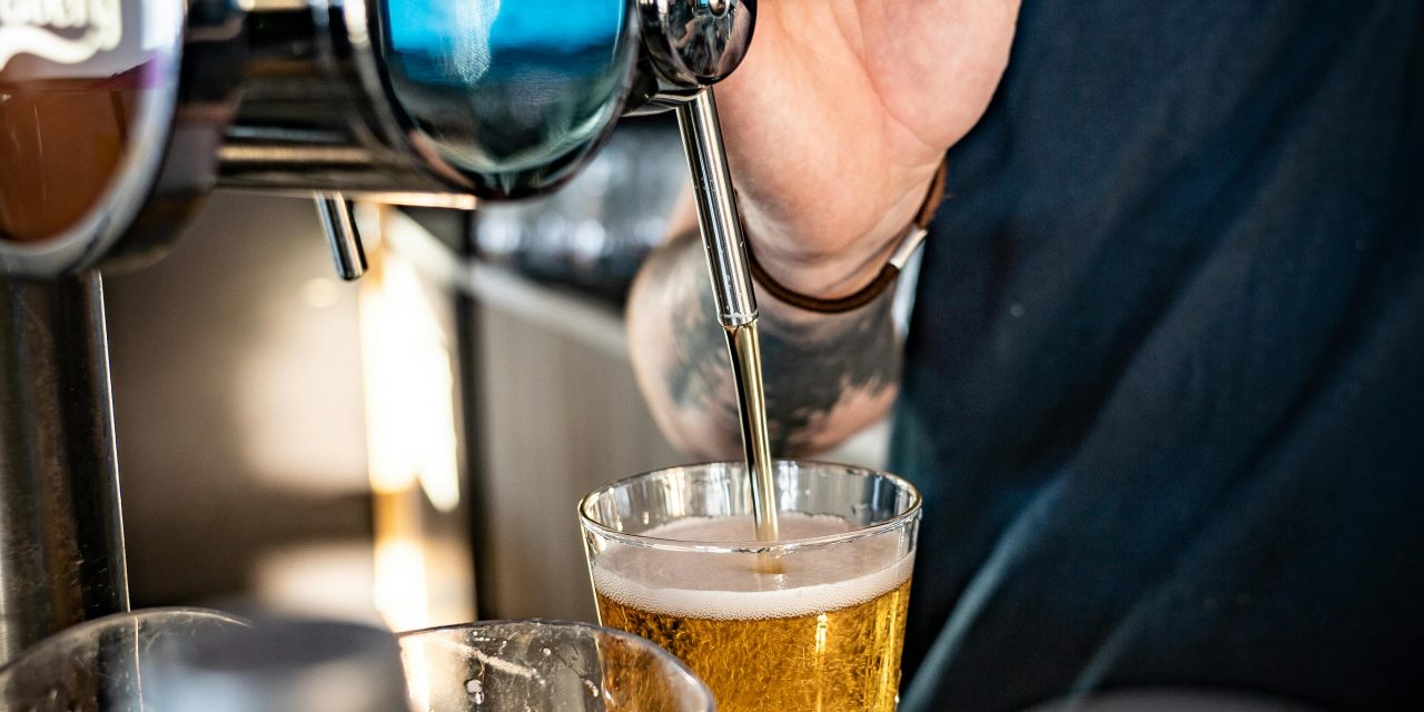 Studeren met een kater: Dit is de échte impact van alcohol op jongvolwassenen