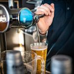 Studeren met een kater: Dit is de échte impact van alcohol op jongvolwassenen