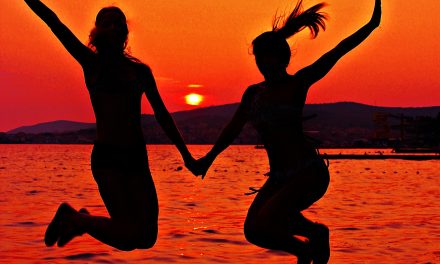 Factcheck: leunen vrouwen meer op hun vriendinnen voor emotionele steun?