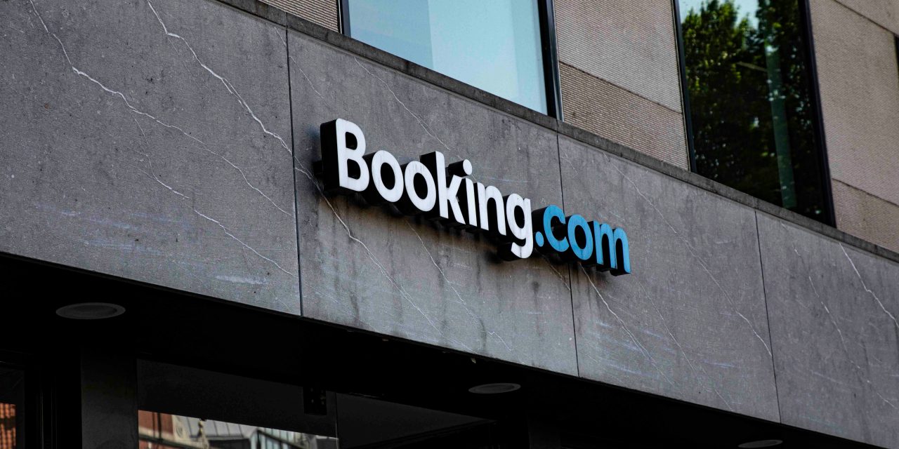 Amnesty International zet Booking.com onder druk