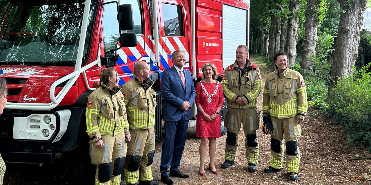 Koning op bezoek bij Austerlitz door initatief burgers bosbrand prefentie