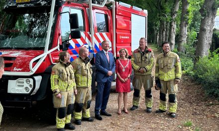 Koning op bezoek bij Austerlitz door initatief burgers bosbrand prefentie