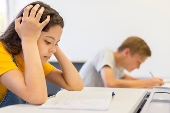Factcheck: Gaat het ervaren van emotionele problemen bij pubermeisjes ‘gewoon’ gepaard bij de puberteit?