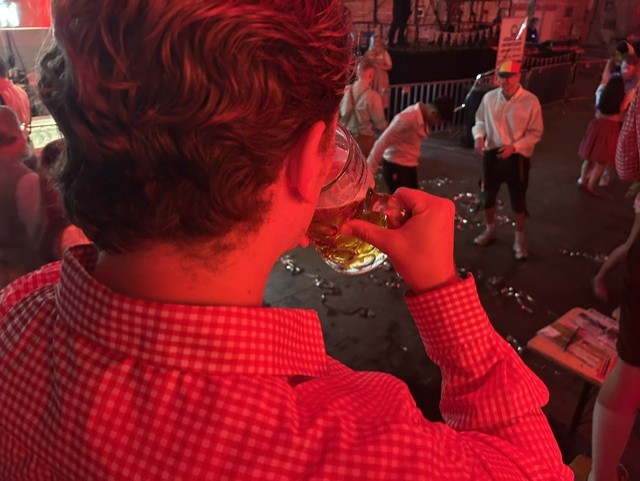 Waarom jongeren het Oktoberfest in Duitsland bezoeken